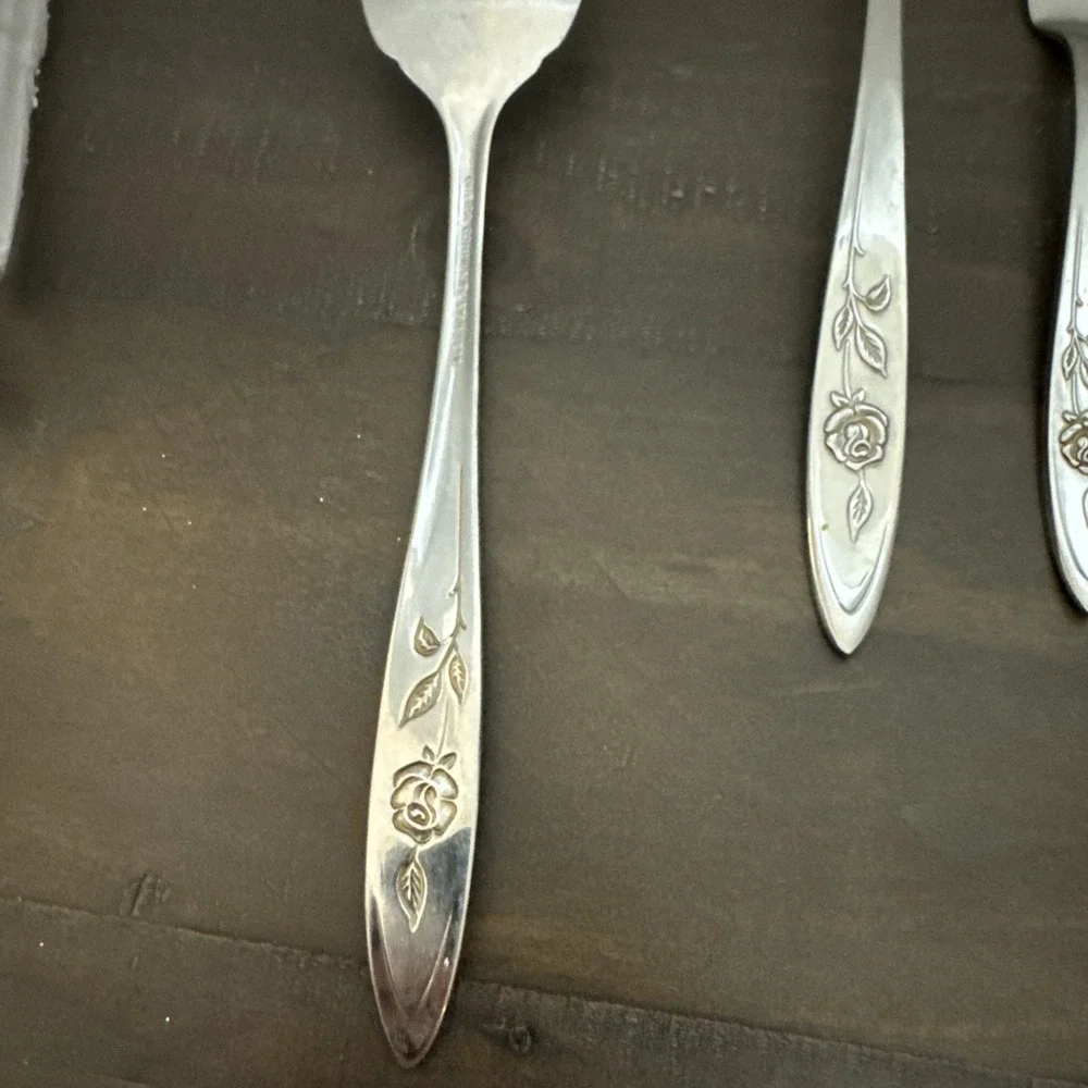 Oneida Community My Rose 3 Piece Serving + 3 Stainless Flatware Pieces FW93